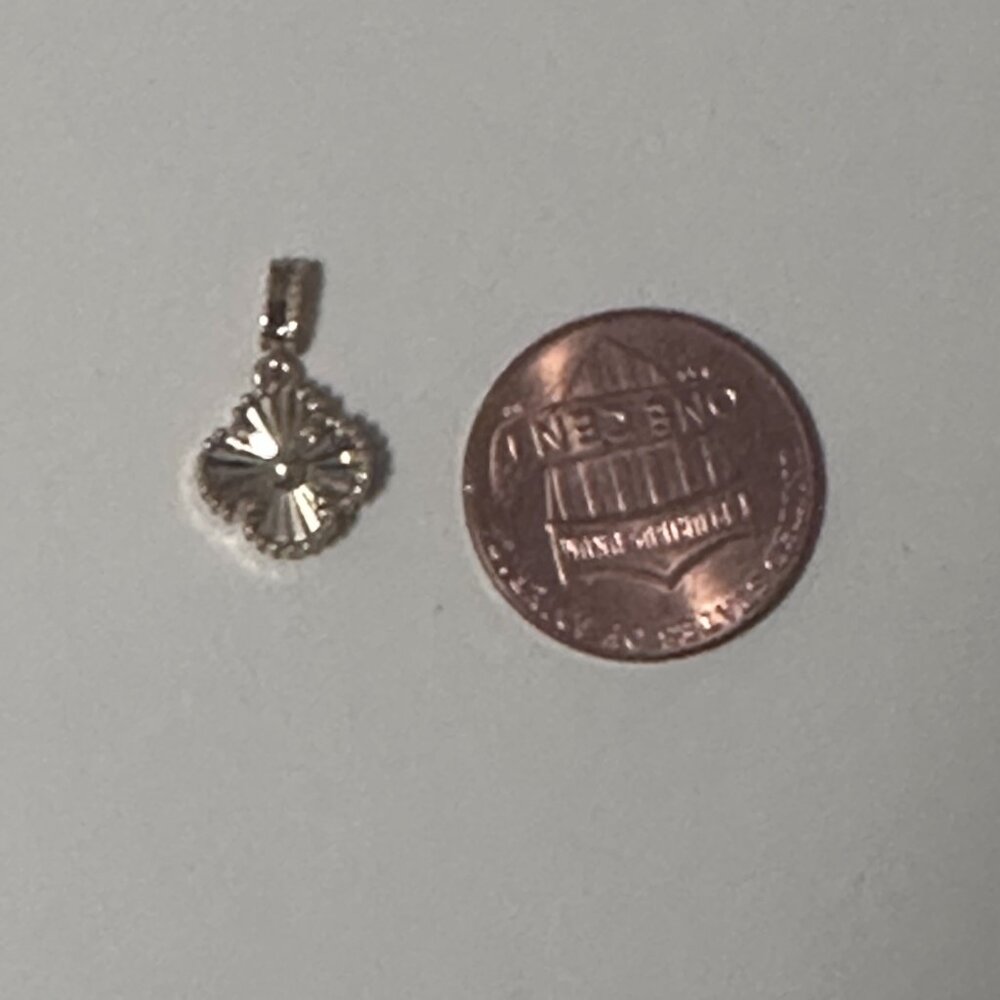 18K Gold Flower Tiny Pendant Charm - Picture 10 of 11